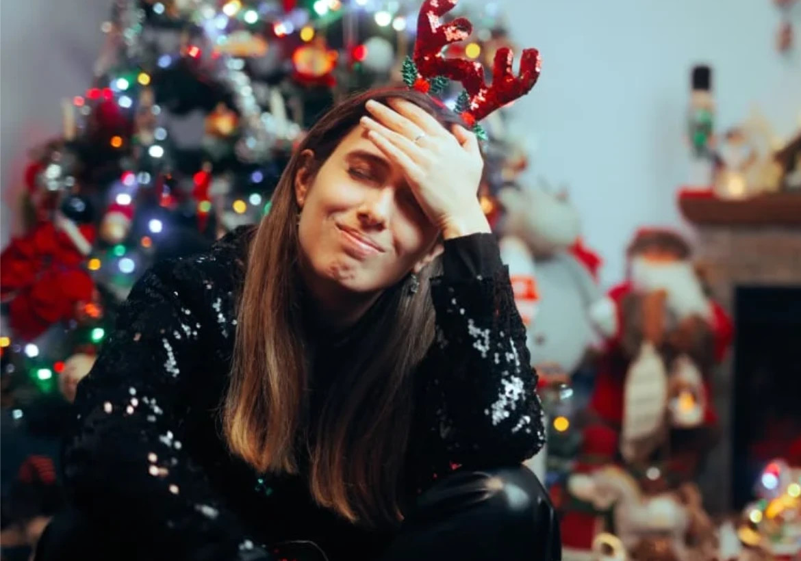 Une femme inquiète à l'approche de Noël